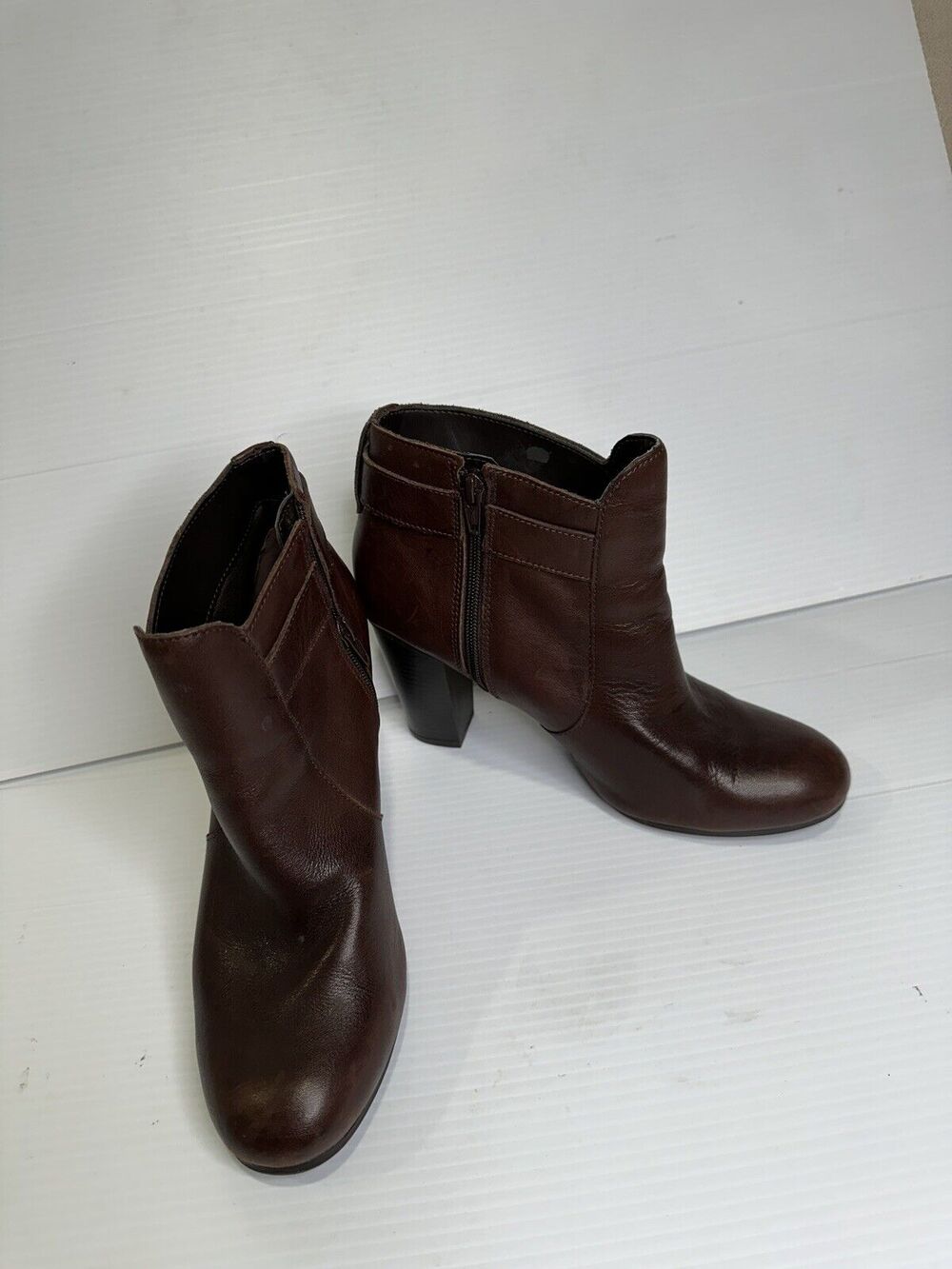 Liz Claiborne ankle boots brown leather zip up 10N